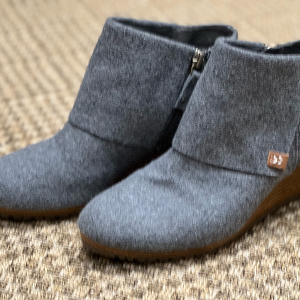 Dr. Sholls, Grey Bootie, side zip, woman’s size 6.5